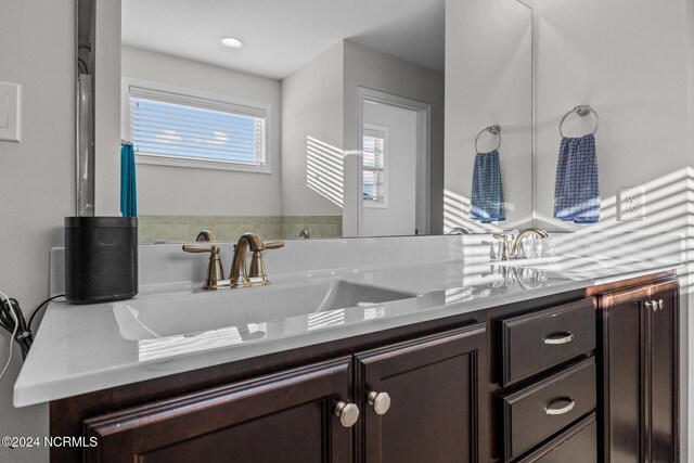 bathroom featuring toilet and a washtub