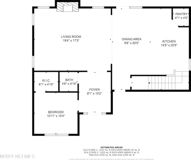 view of front of house with a front yard and a garage