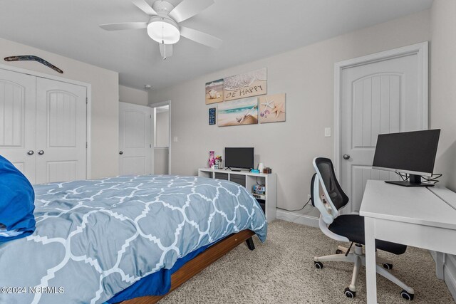 view of patio featuring ceiling fan