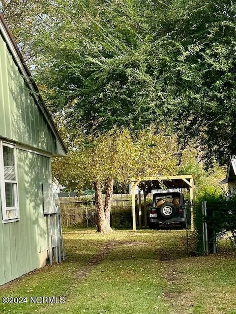 view of yard with a carport