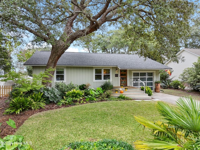 ranch-style home featuring a front yard