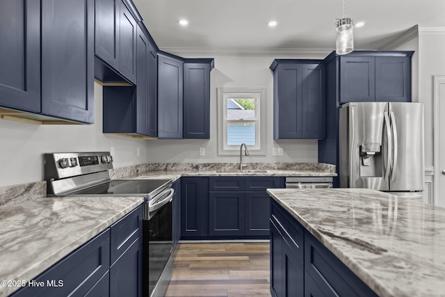 1552 Windsong Dr SW, Ocean Isle Beach, NC 28469 - kitchen featuring stainless steel appliances, a sink, ornamental molding, blue cabinetry, and wood finished floors