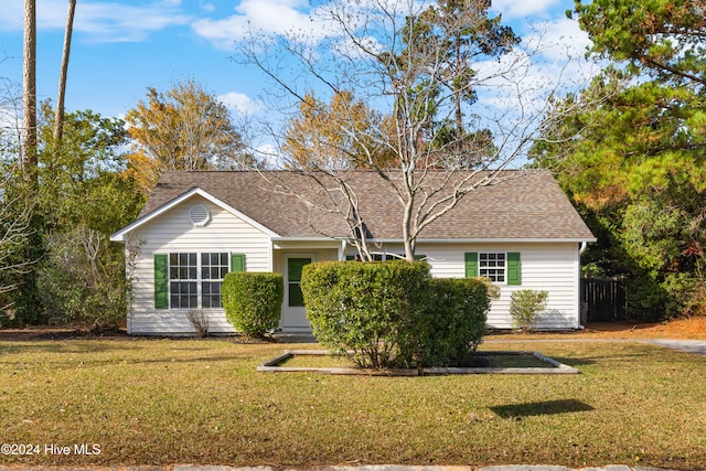 view of front of house featuring a front lawn