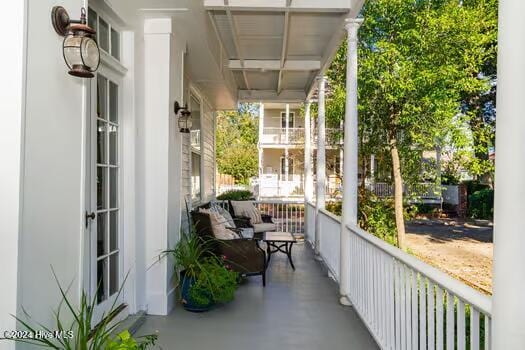 balcony featuring covered porch