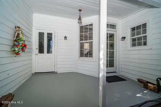 property entrance featuring covered porch