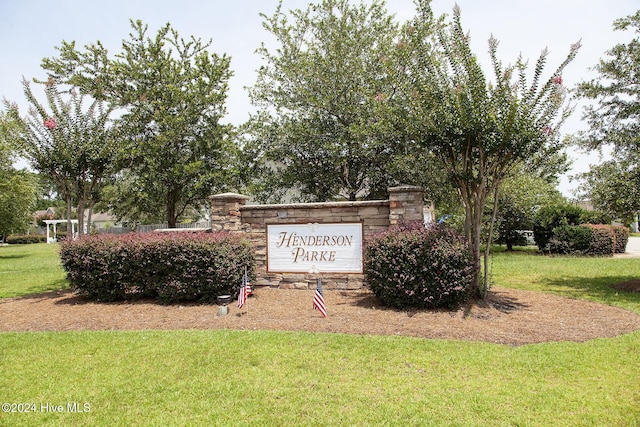 community sign featuring a lawn