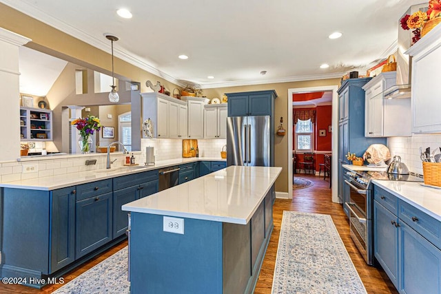 154 Horizon Trl, Aberdeen, NC 28315 - kitchen with blue cabinets, appliances with stainless steel finishes, a sink, recessed lighting, and ornamental molding