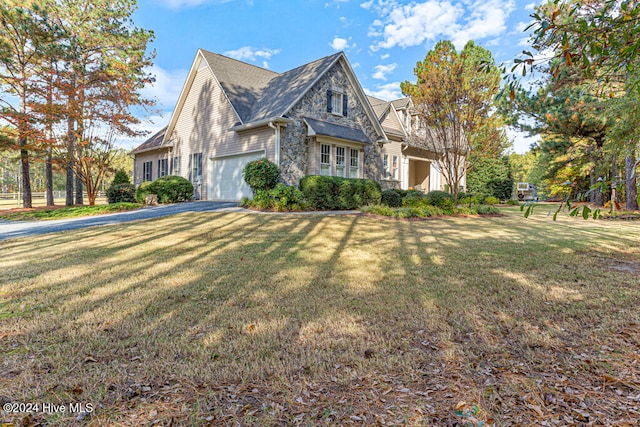 view of front of home featuring a front yard