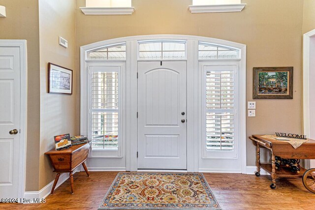 154 Horizon Trl, Aberdeen, NC 28315 - entrance foyer with wood finished floors and baseboards