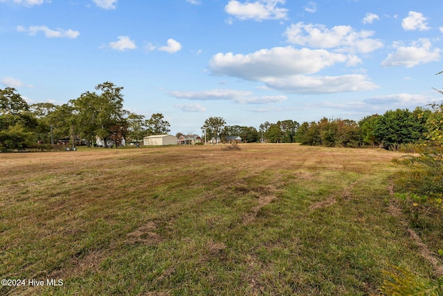 view of yard featuring a rural view