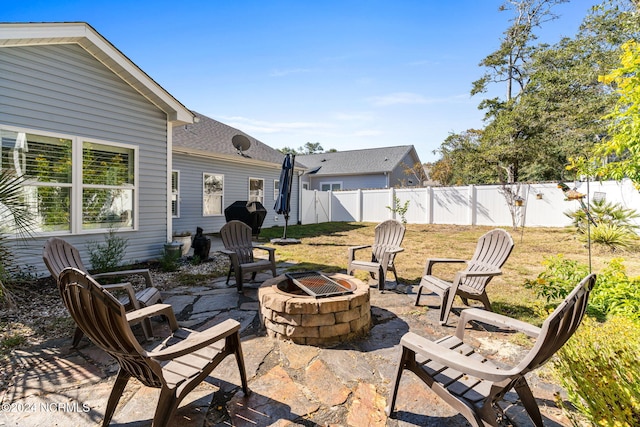 view of patio featuring an outdoor fire pit