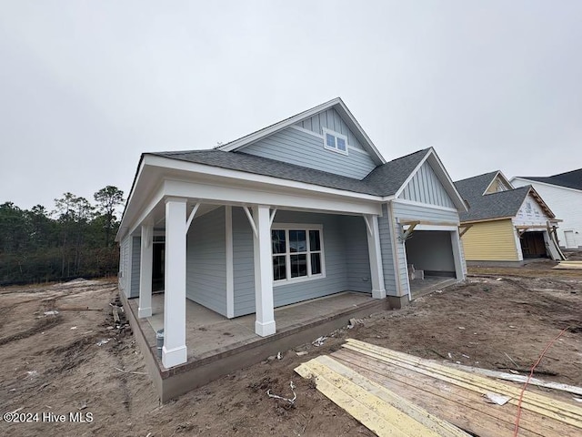 view of front of property featuring covered porch