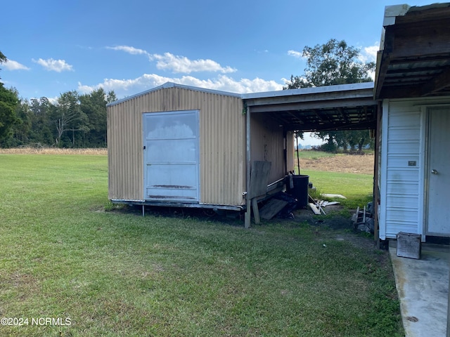 view of outdoor structure featuring a yard