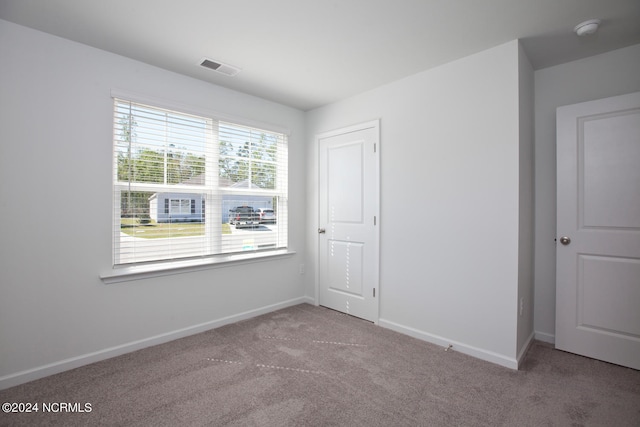 unfurnished room with carpet