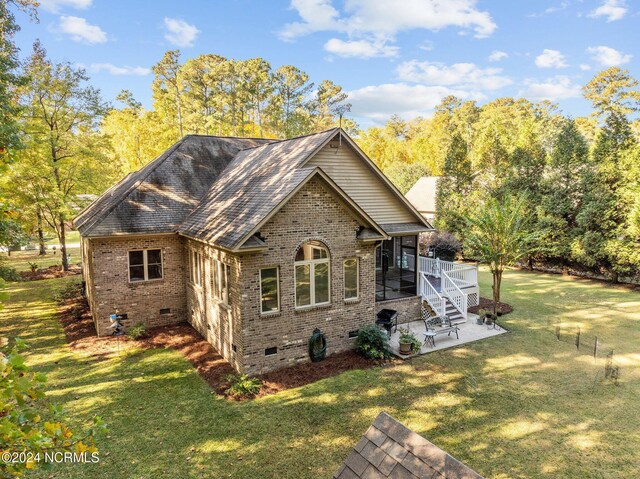 view of front of house featuring a front yard and brick siding