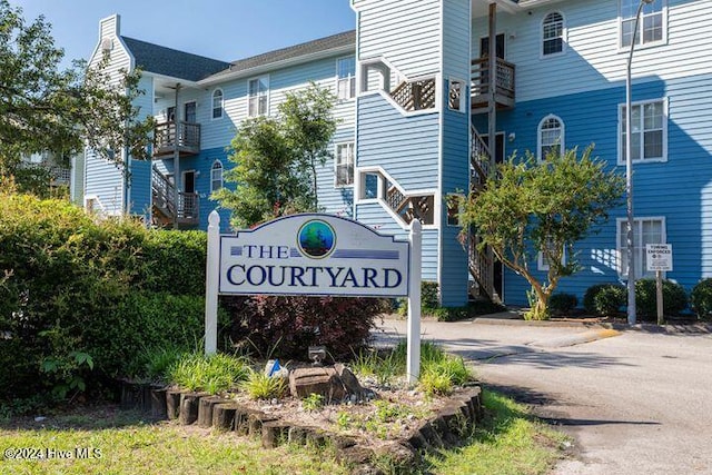 view of community / neighborhood sign