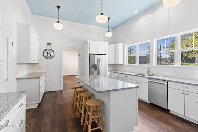 950 Main St, Fair Bluff, NC 28439 - kitchen with stainless steel appliances, a sink, a center island, a kitchen bar, and decorative backsplash