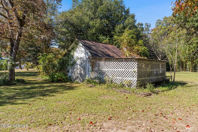 950 Main St, Fair Bluff, NC 28439 - view of grassy yard featuring an outdoor structure