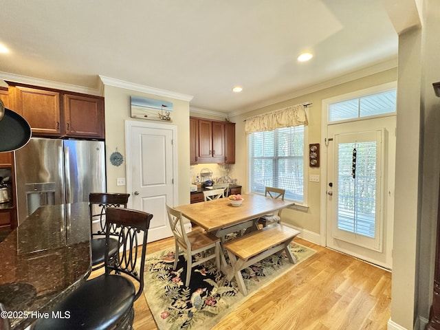 dining area featuring recessed lighting, baseboards, light wood finished floors, and ornamental molding