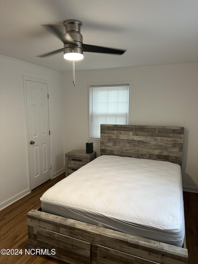 bedroom with dark wood-type flooring and ceiling fan