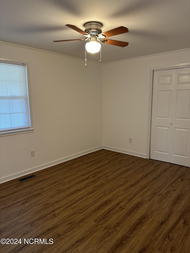 spare room with dark hardwood / wood-style floors and ceiling fan