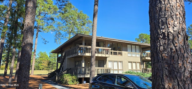 exterior space featuring a balcony