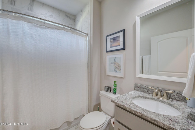 bathroom featuring a shower with curtain, vanity, and toilet