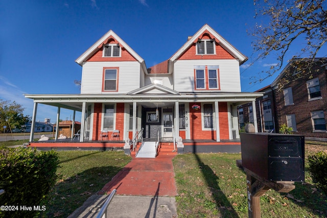 view of front facade with a front lawn and covered porch