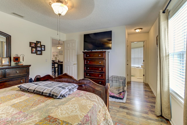 bedroom featuring a textured ceiling, wood-type flooring, and ceiling fan