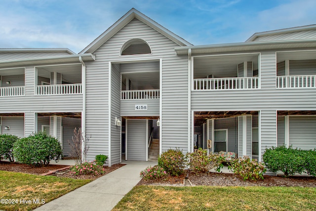 view of front of house featuring a balcony