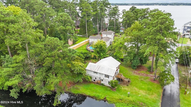 bird's eye view with a water view