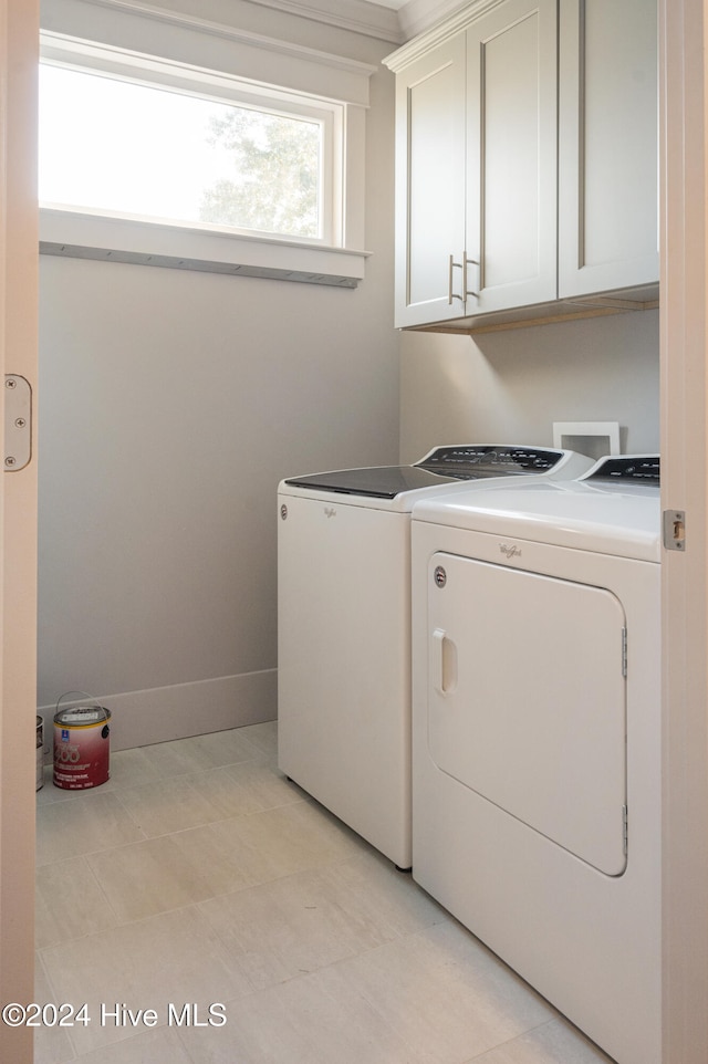 laundry room featuring cabinets and independent washer and dryer