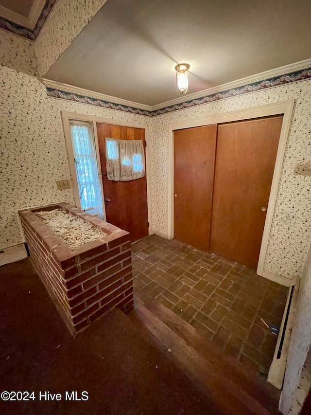 foyer entrance featuring ornamental molding