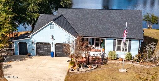 view of front of home with a garage and driveway