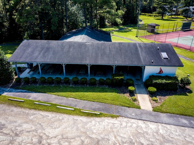 view of property's community featuring a yard