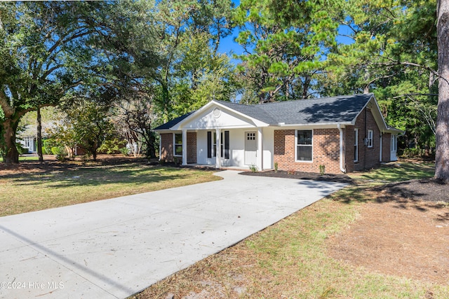 ranch-style house with covered porch and a front yard