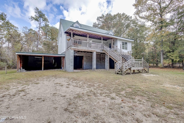 back of house featuring a yard