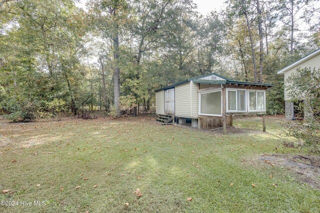 view of yard with a storage shed