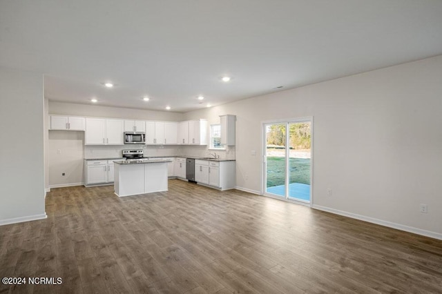 3057 Platinum Cir W, End, NC 27376 - kitchen with stainless steel appliances, open floor plan, baseboards, wood finished floors, and recessed lighting
