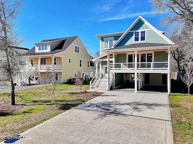 view of front of property with covered porch, a carport, and a front lawn