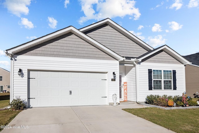 view of front of house featuring a front lawn and a garage