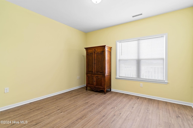 unfurnished room with light hardwood / wood-style flooring