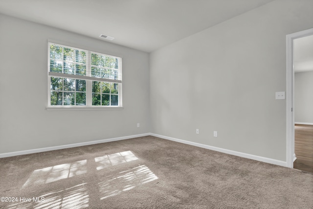 unfurnished room featuring carpet flooring