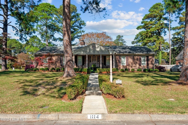 view of front facade with covered porch and a front yard