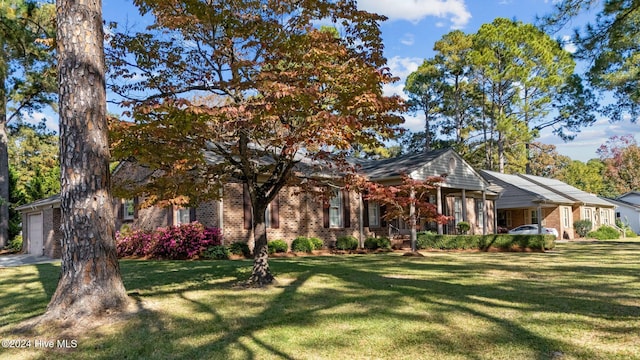 view of front facade featuring a garage and a front lawn