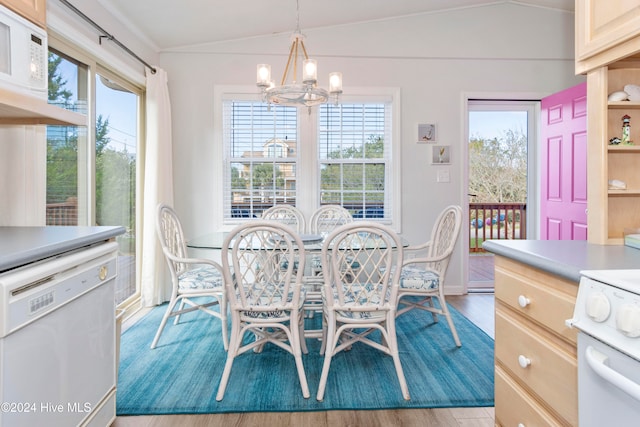 dining area with vaulted ceiling and a healthy amount of sunlight