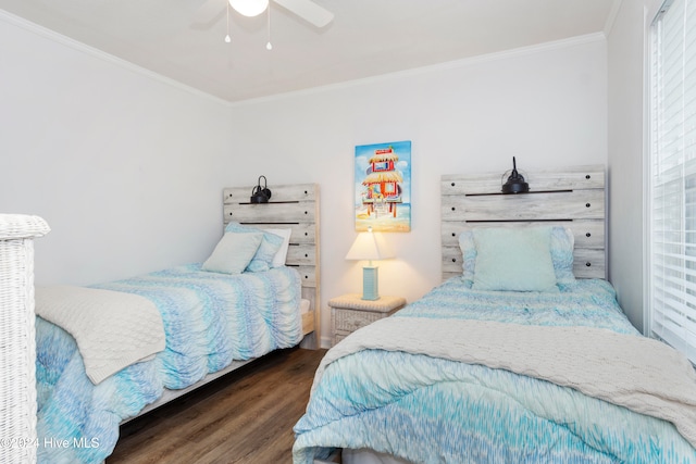 bedroom featuring ceiling fan, dark hardwood / wood-style floors, and crown molding