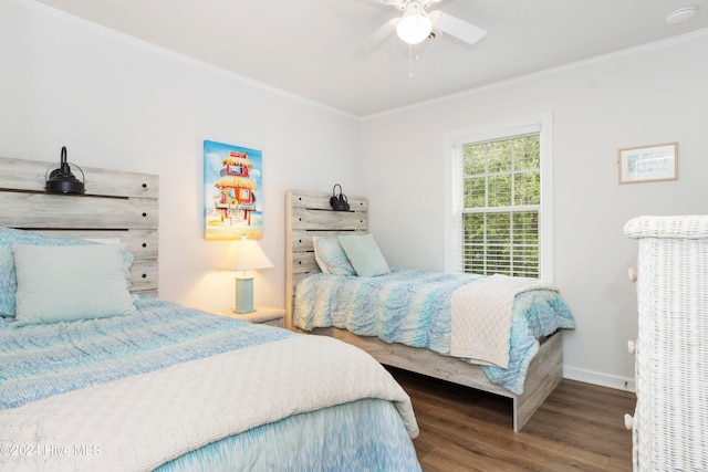 bedroom featuring ornamental molding, hardwood / wood-style floors, and ceiling fan