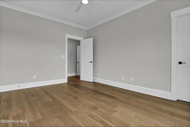 unfurnished room featuring light hardwood / wood-style flooring, ceiling fan, and crown molding