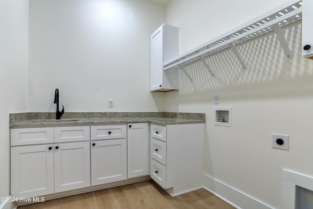 spare room featuring ceiling fan, crown molding, and plenty of natural light